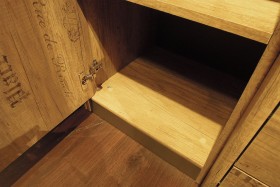 Шкаф для белья «Пилигрим» (Дуб Каньон светлый, Фон серый) в Олёкминске - olyokminsk.katalogmebeli.com | фото 5